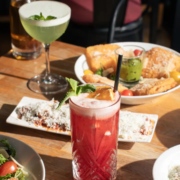 Cocktails et assiettes à partager