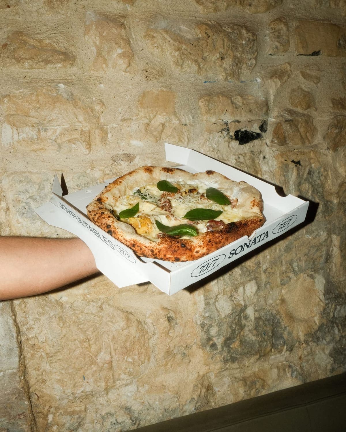 Pizza mur en pierre